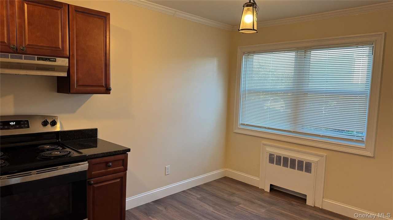 19 Barbara Ct - Photo 4 of 11