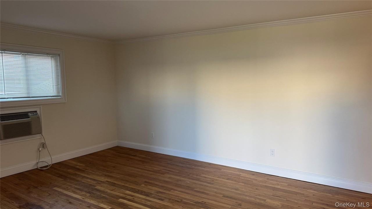 19 Barbara Ct - Photo 7 of 11