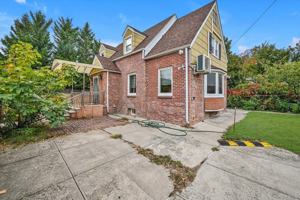 featured image of 164-23 76th Road