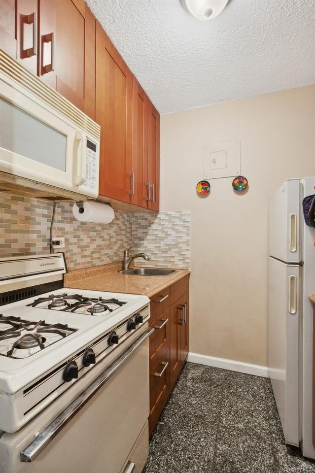 3960 54th St Apt 3b #3B - Photo 4 of 6