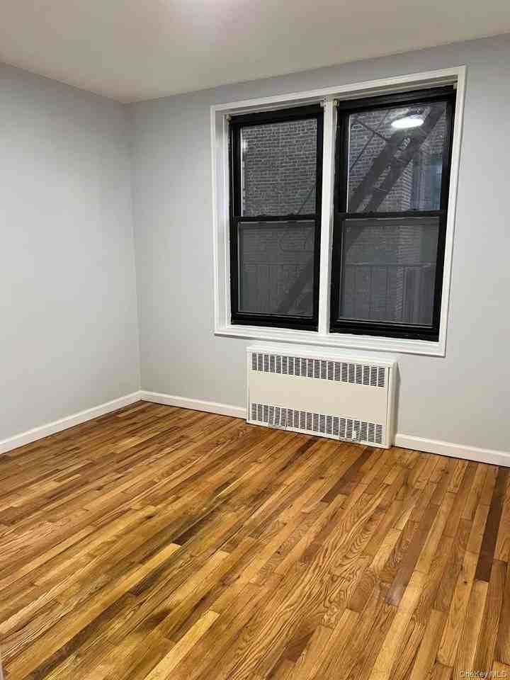 8425 Elmhurst Ave Apt 3s #3S - Photo 2 of 9