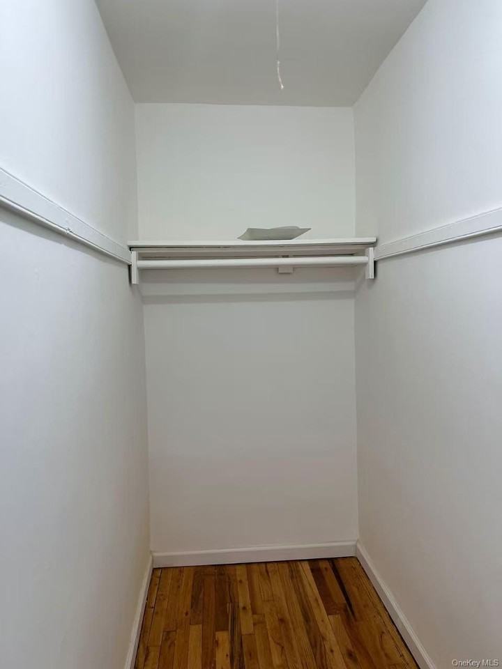 8425 Elmhurst Ave Apt 3s #3S - Photo 6 of 9