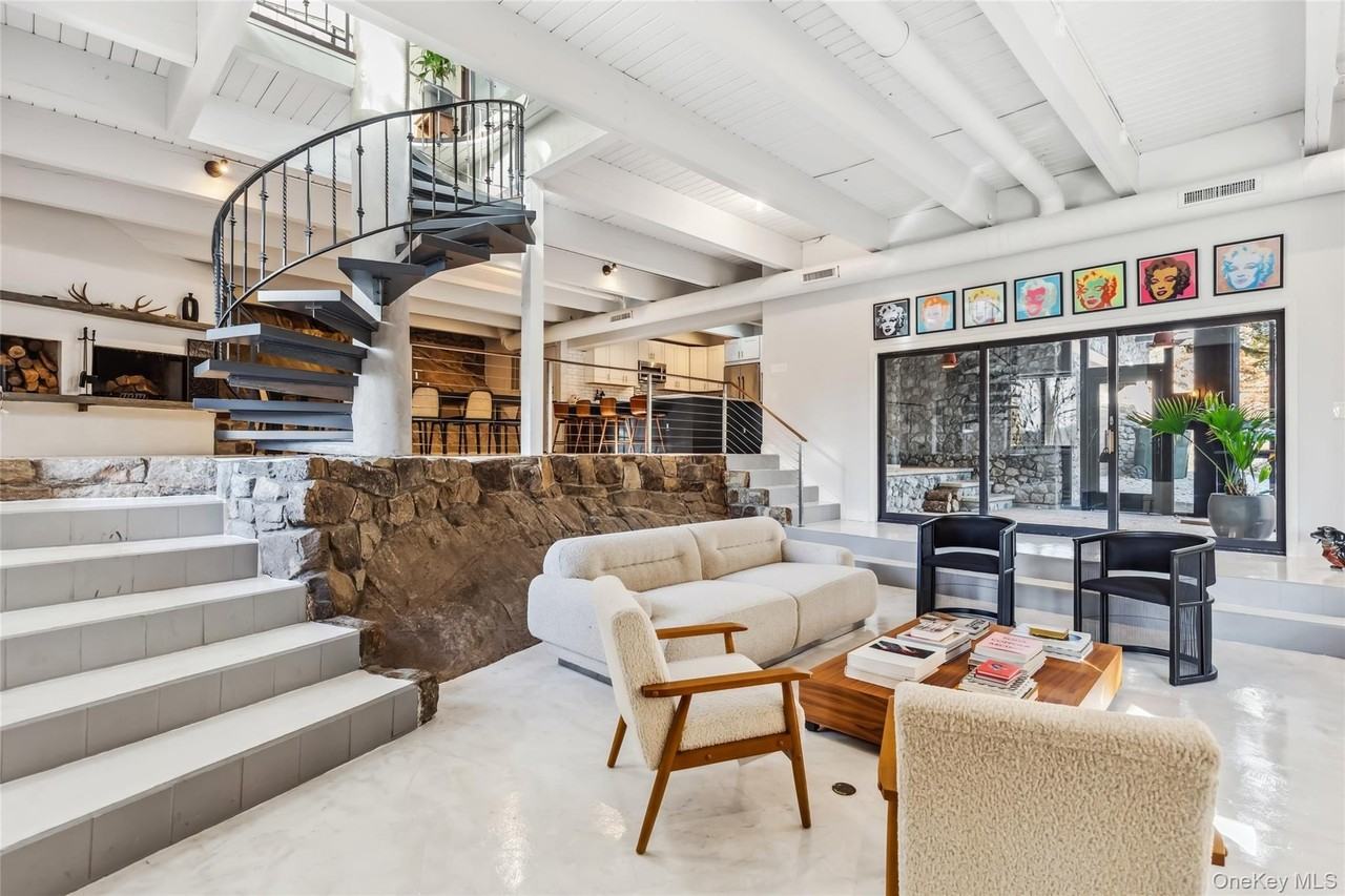 53 Woods Road - Photo 6 of 29