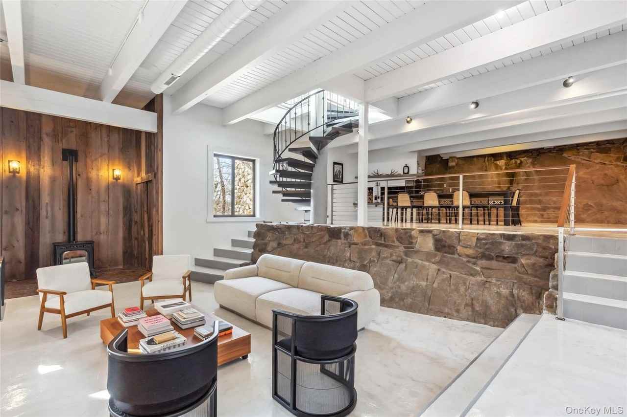 53 Woods Road - Photo 7 of 29