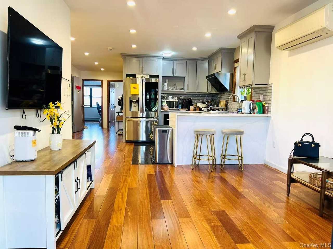 6254 Dry Harbor Rd 2nd Fl #2ndFL - Photo 6 of 14