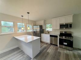 featured image of 11 Willow Ln