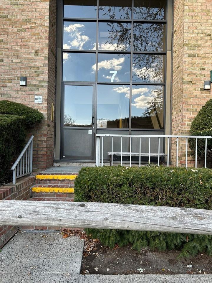 7 Charles Ln Apt 2b #2B - Photo 2 of 14