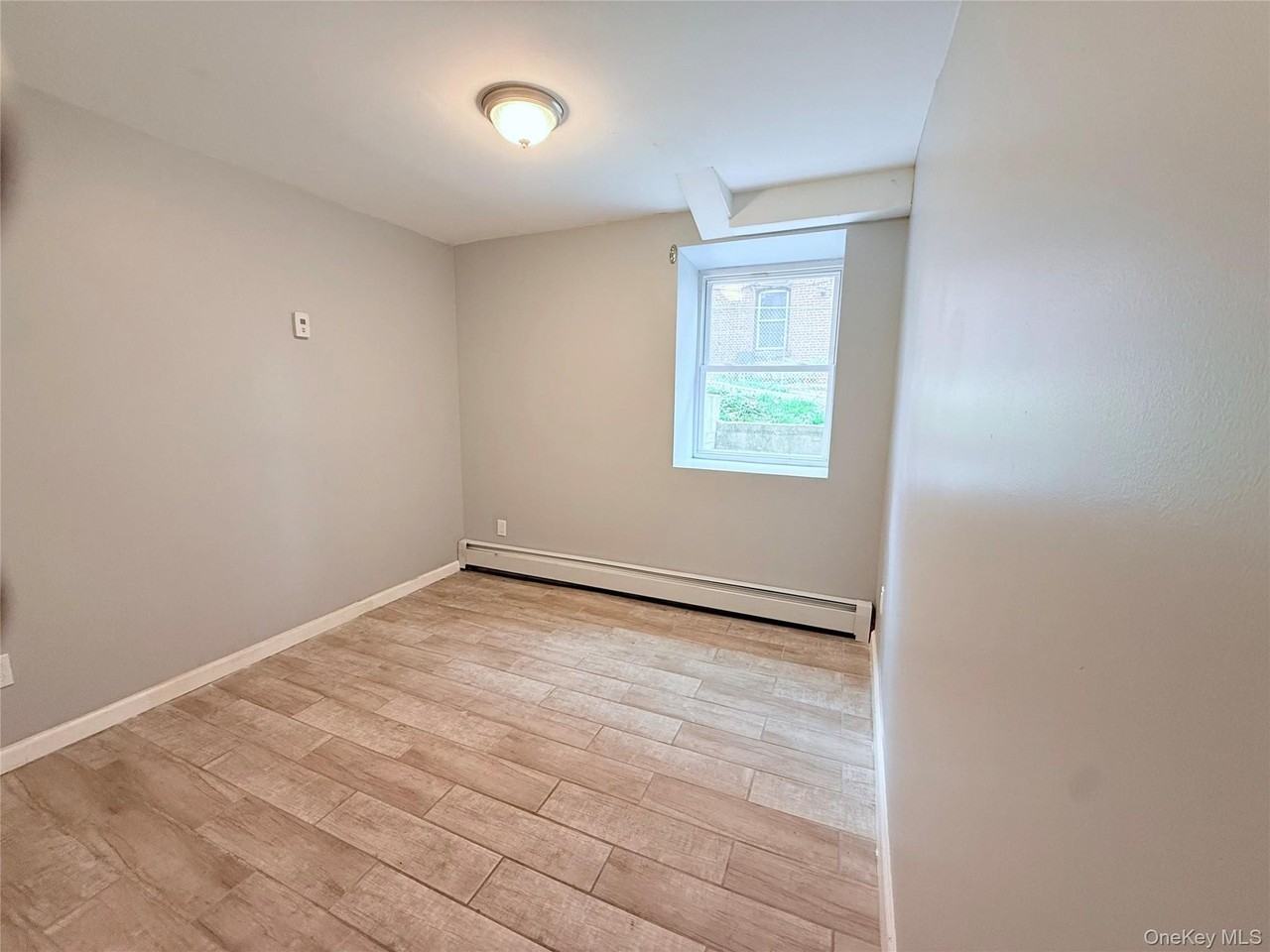 14 Dubois St - Photo 4 of 9