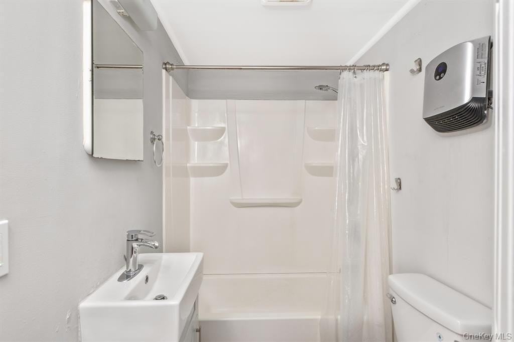 572A Montauk Hwy - Photo 6 of 9