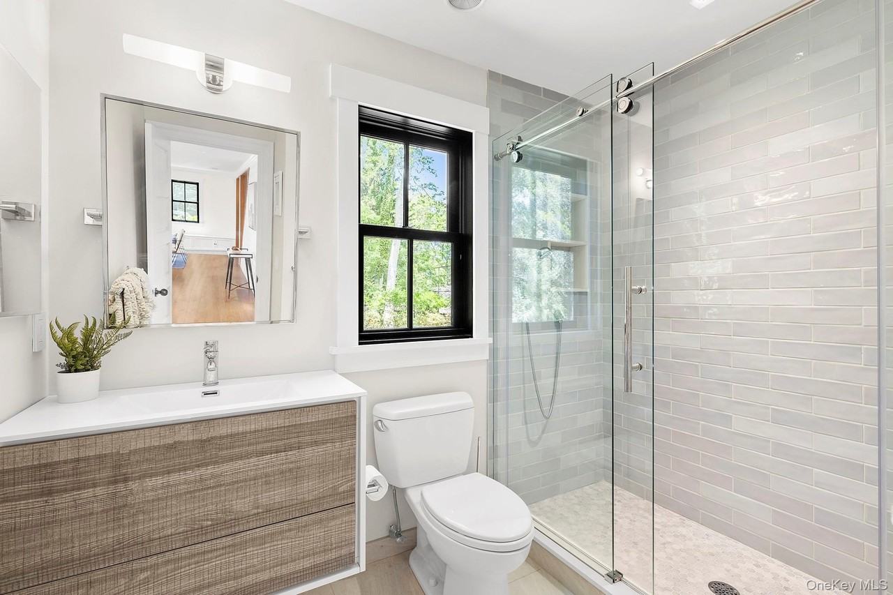 60 Franklin Avenue - Photo 7 of 26