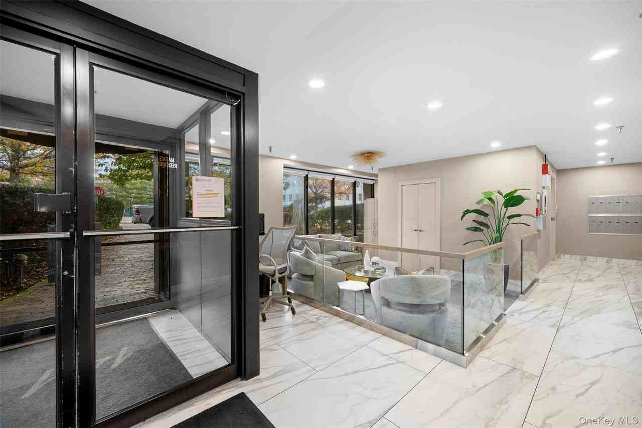 141 Great Neck Road #1F - Photo 3 of 37