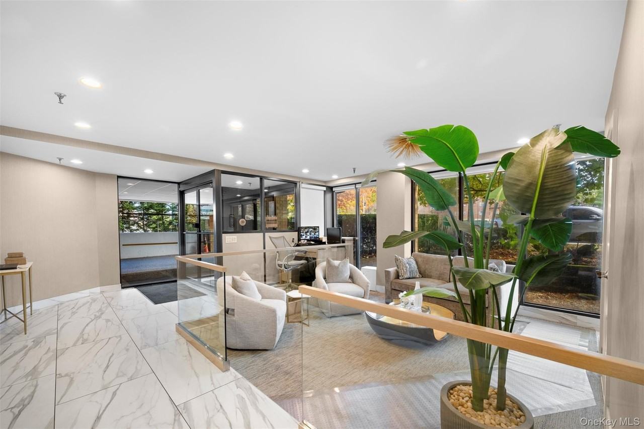 141 Great Neck Road #1F - Photo 4 of 37