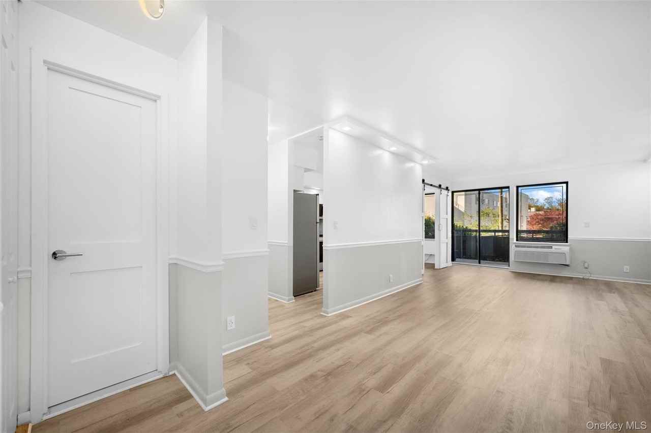 141 Great Neck Road #1F - Photo 6 of 37