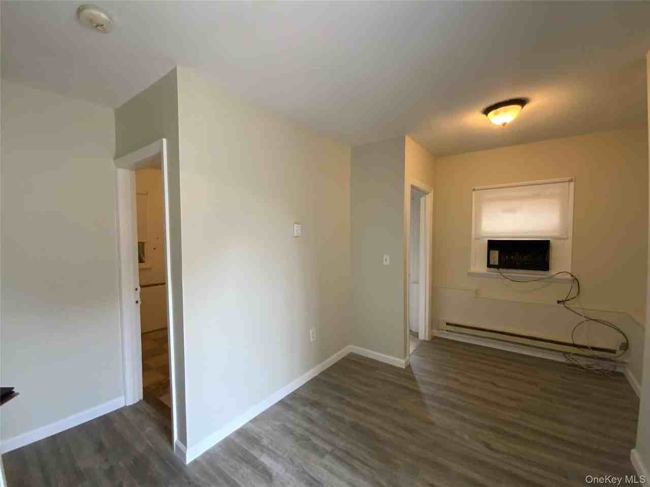 76 Garden City Avenue - Photo 2 of 11