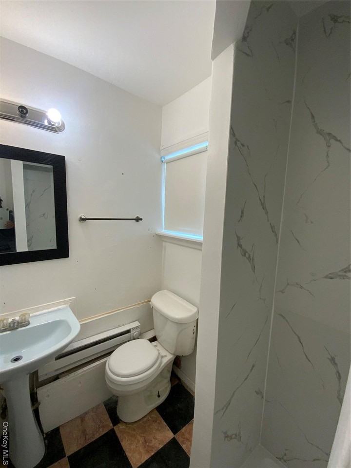 76 Garden City Avenue - Photo 6 of 11