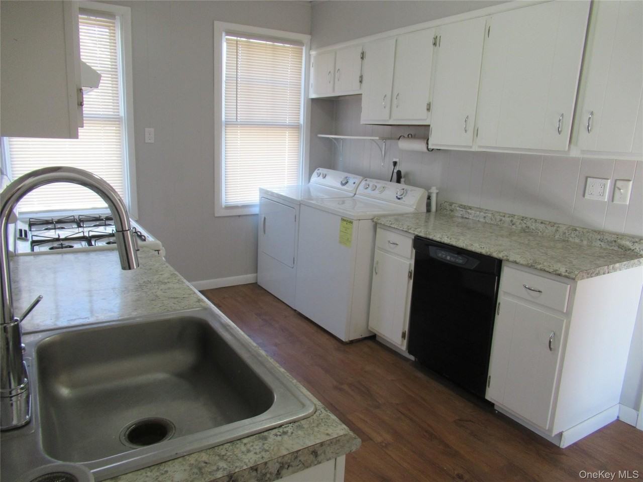 26 Glass St - Photo 3 of 17