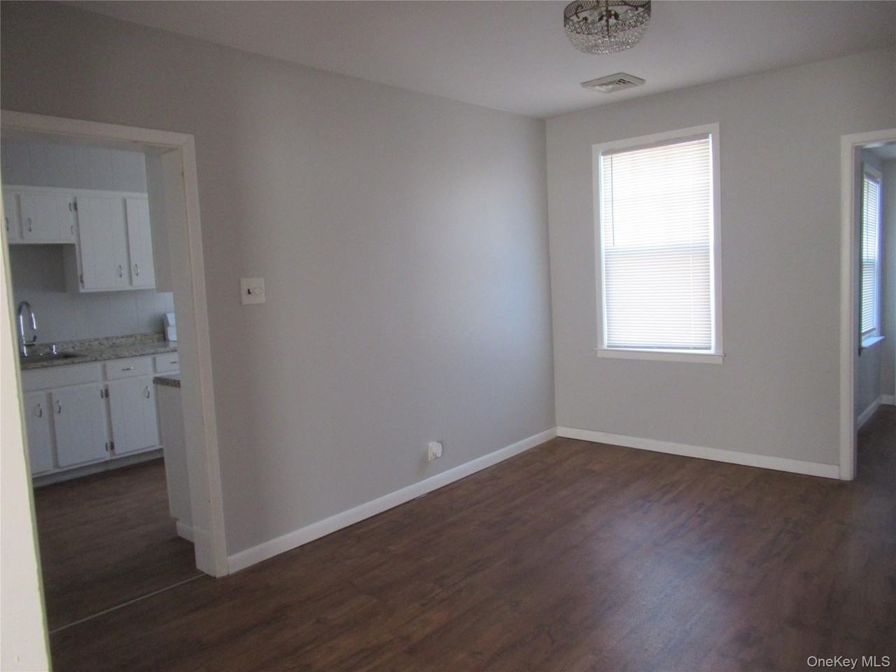 26 Glass St - Photo 6 of 17