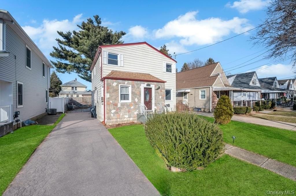 627 10th Avenue - Photo 2 of 25