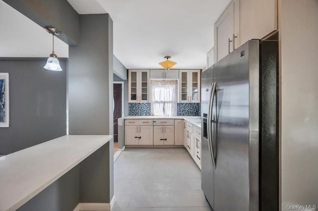 627 10th Avenue - Photo 5 of 25