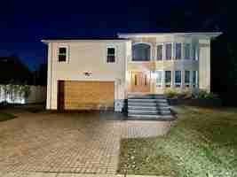 featured image of 186 E Pennywood Ave