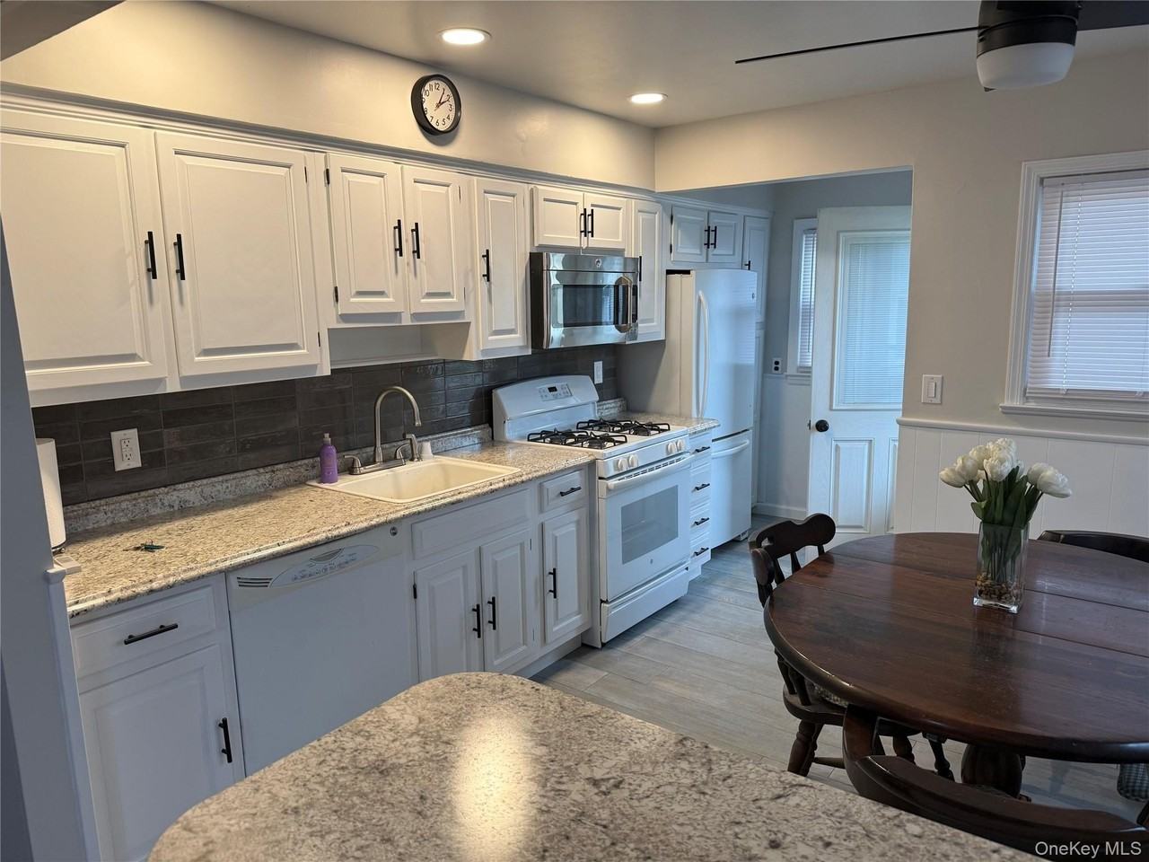 273 Mott Avenue - Photo 3 of 9