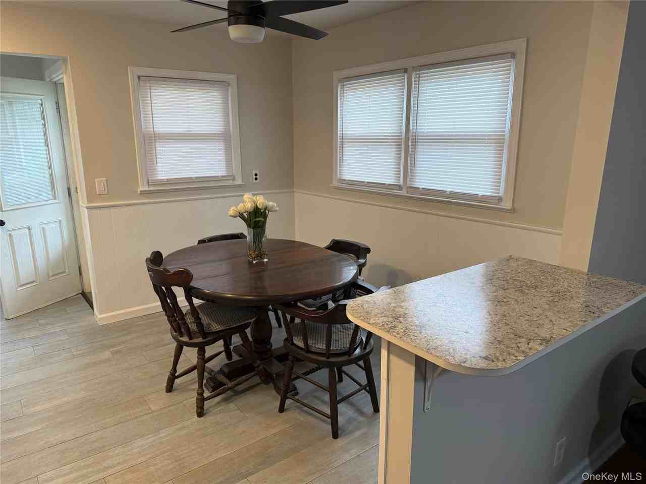 273 Mott Avenue - Photo 4 of 9