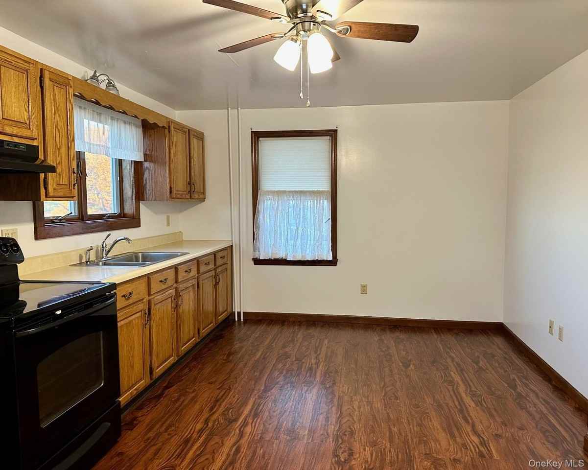 273 Round Hill Rd - Photo 6 of 20