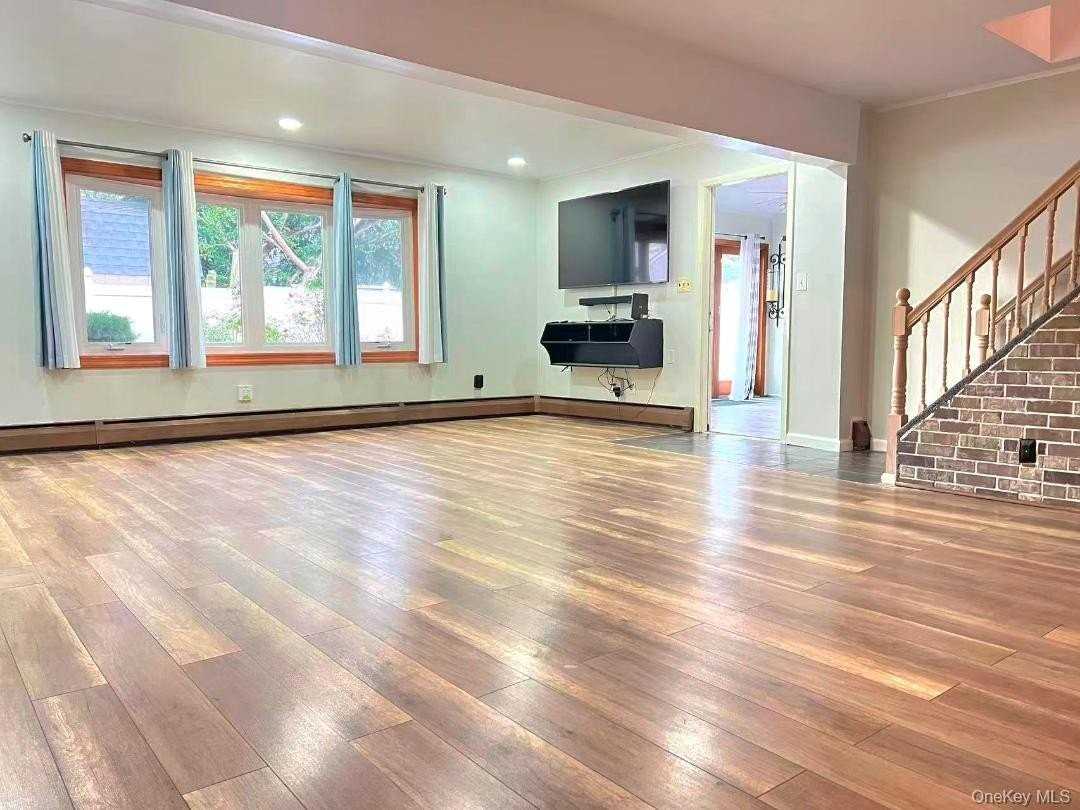 35 Arch Lane - Photo 4 of 19