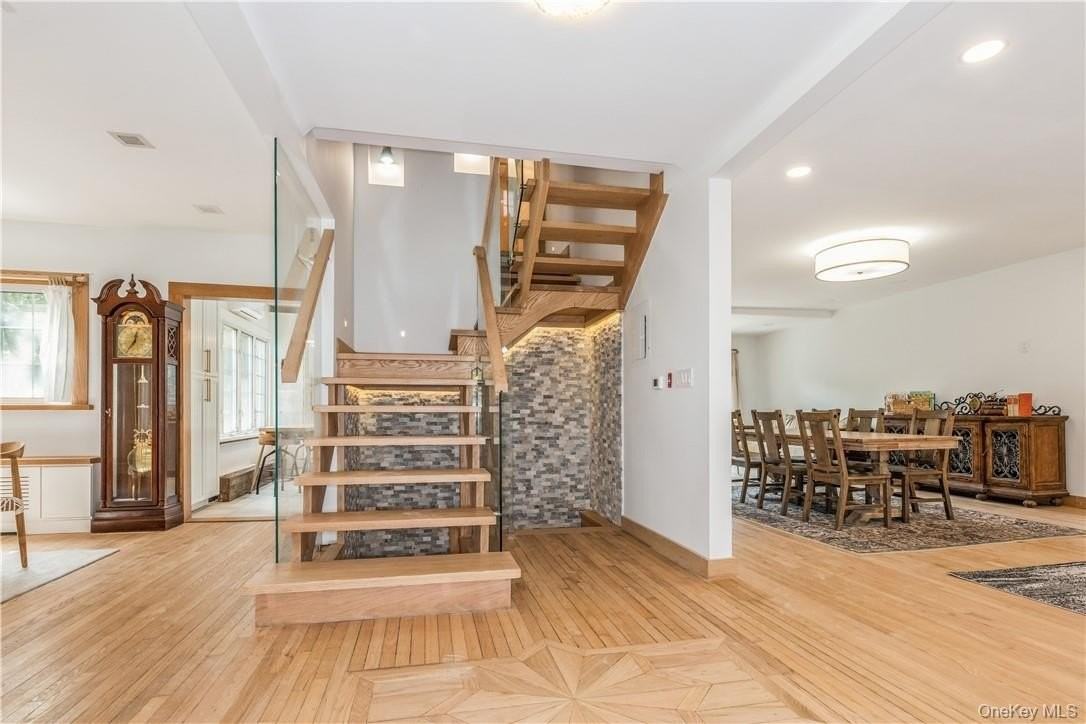 530 Orangeburg Road - Photo 3 of 19