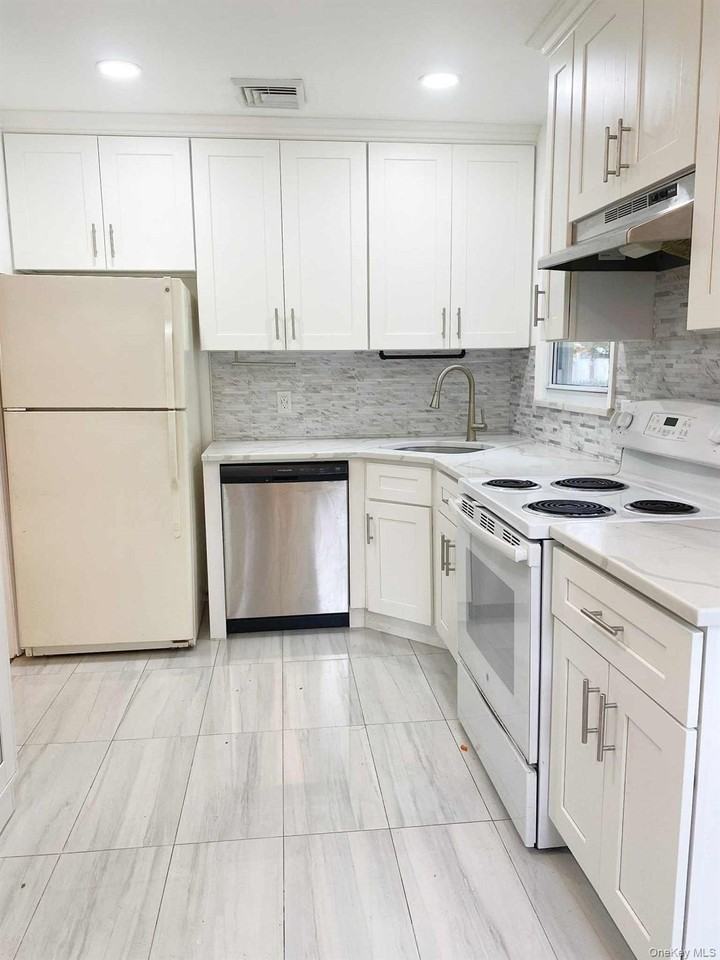 25 Margaret Dr - Photo 3 of 19