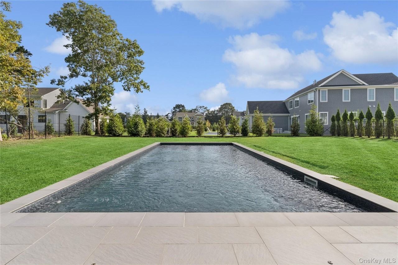 4 Margareta Ct - Photo 2 of 36