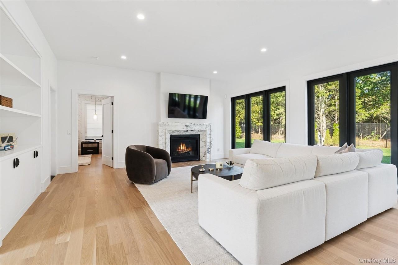 4 Margareta Ct - Photo 4 of 36