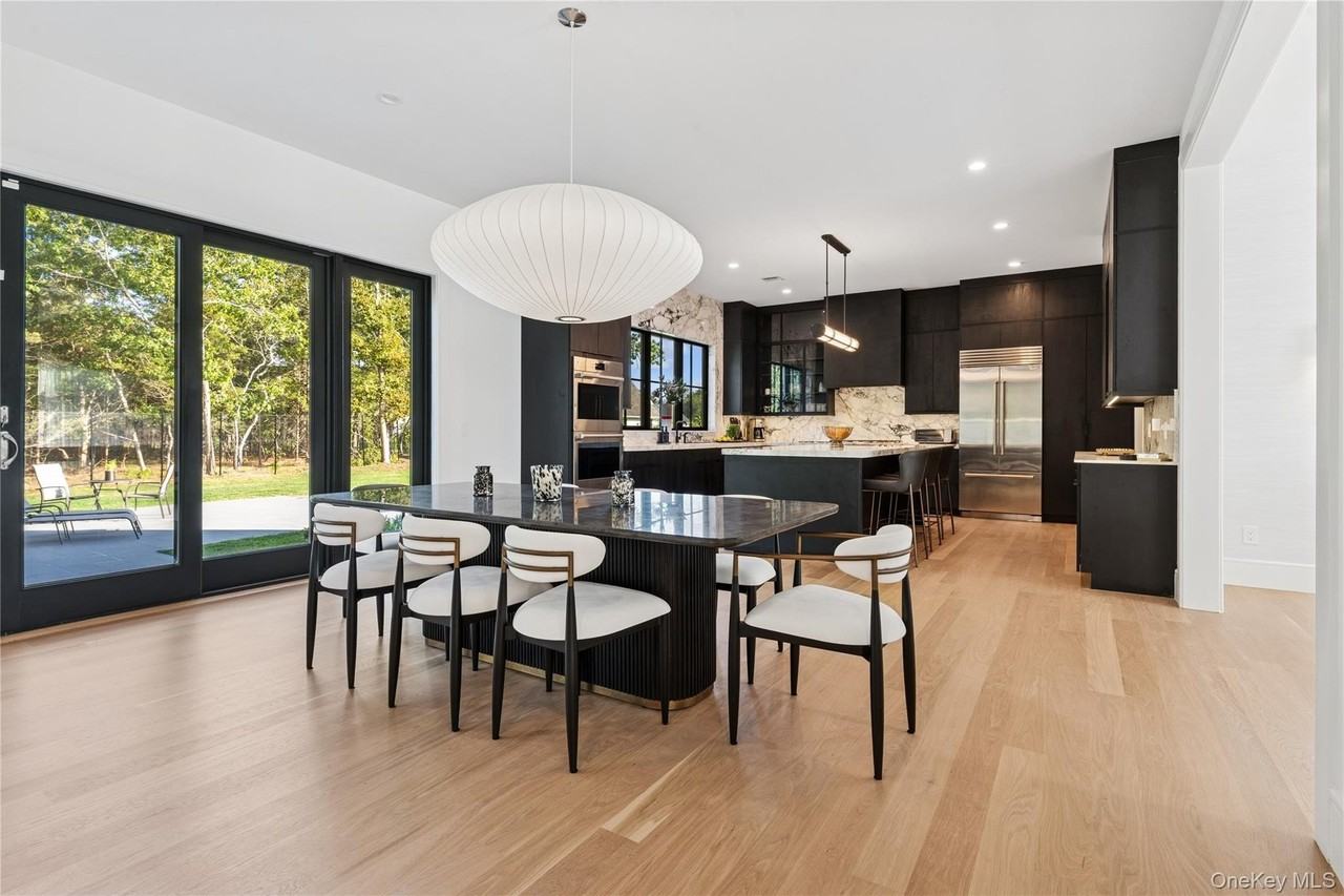 4 Margareta Ct - Photo 5 of 36