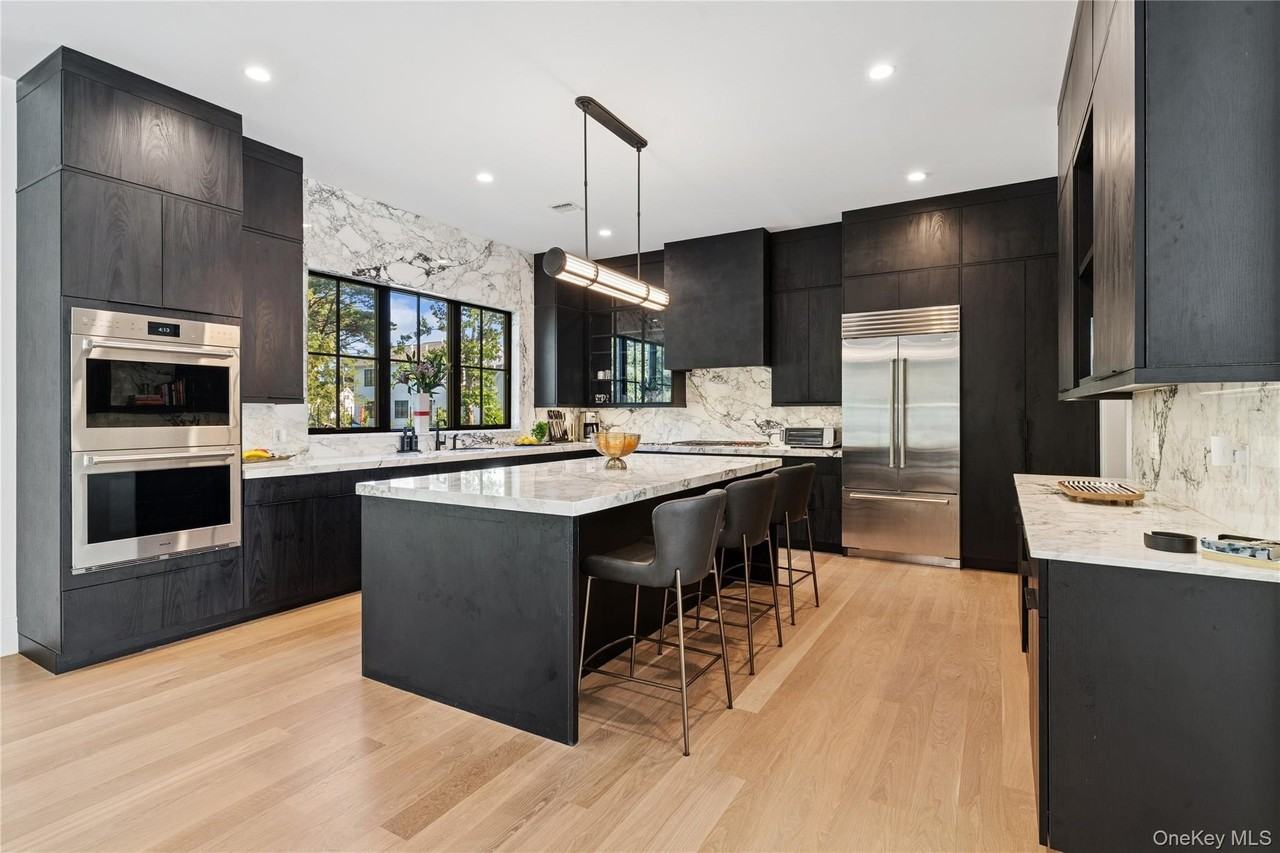 4 Margareta Ct - Photo 7 of 36