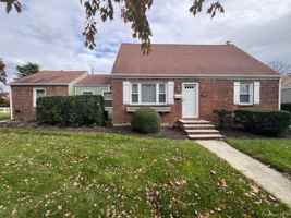 featured image of 432 Herricks Rd