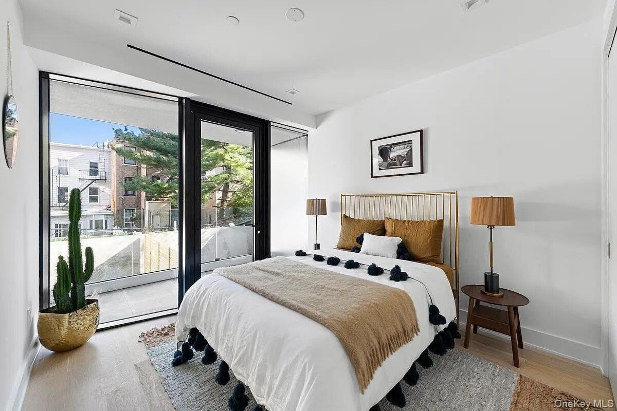 153 Green St Apt 3b #3B - Photo 5 of 8