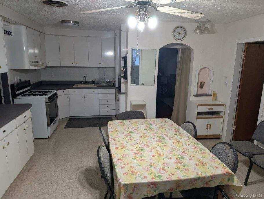 967 Briggs Hwy - Photo 2 of 9