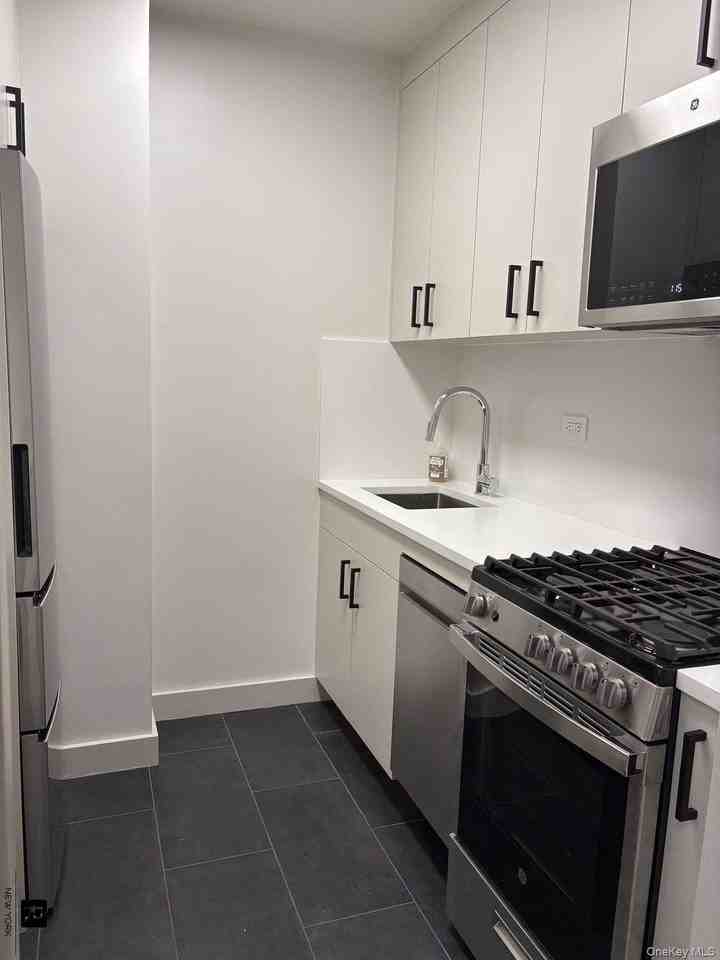 171 East 84th Street #6D2 - Photo 3 of 4