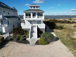featured image of 750 Dune Rd