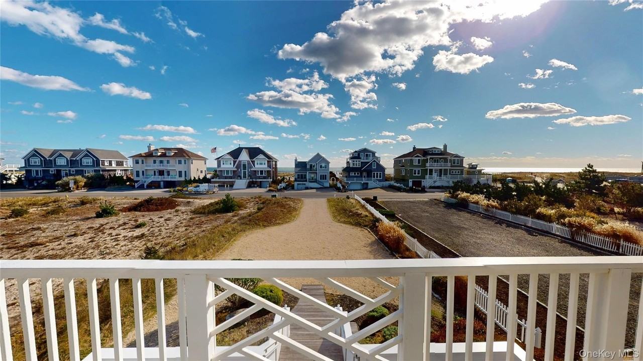 750 Dune Rd - Photo 7 of 49