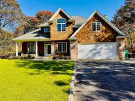 featured image of 10 Ginny Ln