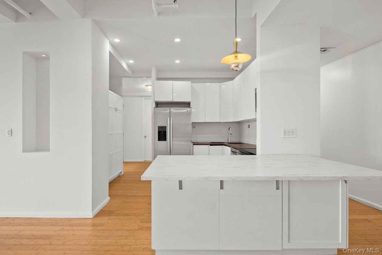 208 W 30th St Rm 501 #501 - Photo 3 of 12