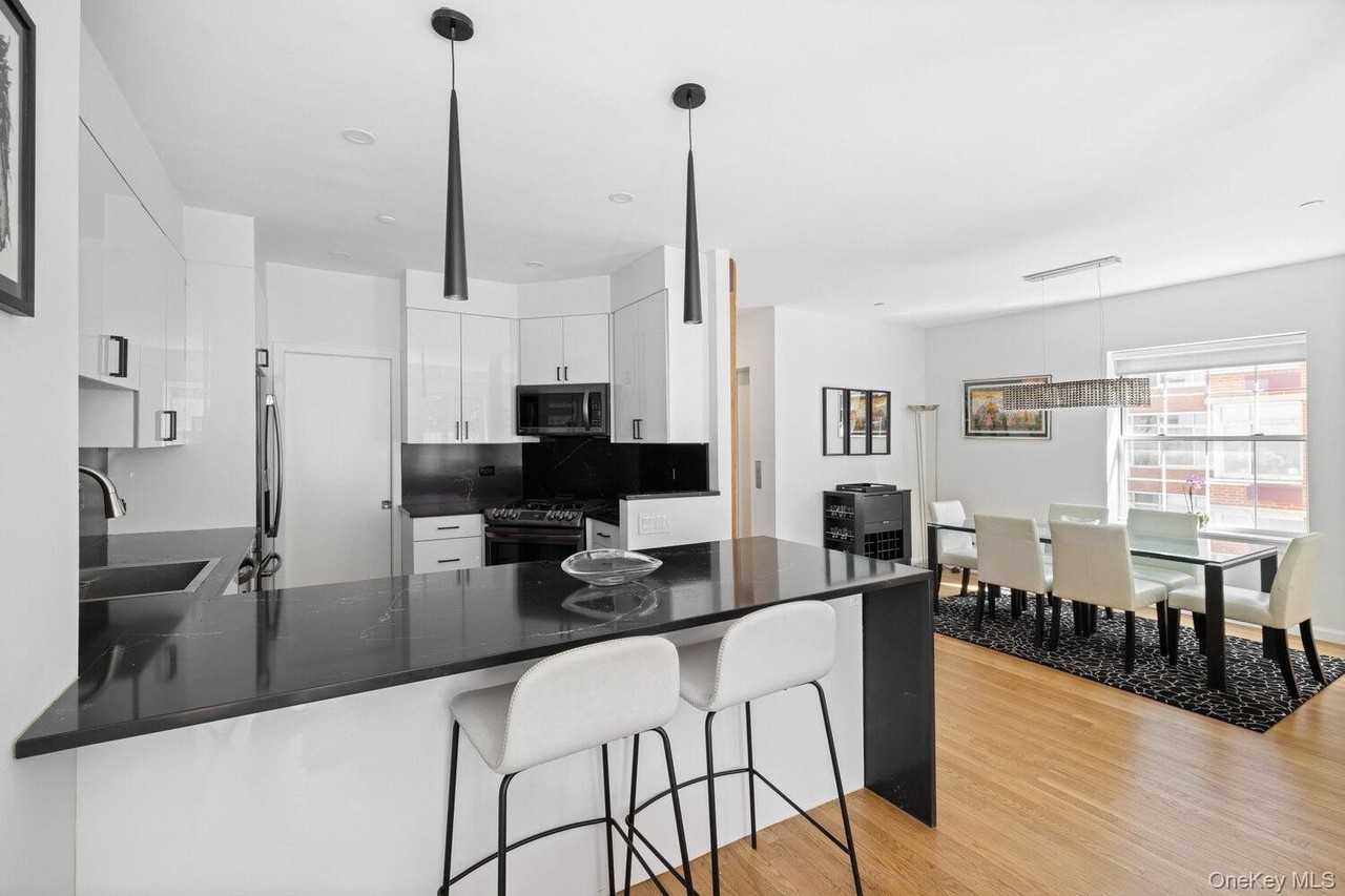 111 Jane St Apt 4 #4 - Photo 2 of 10