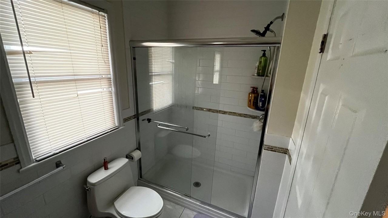 137 West Market Street - Photo 6 of 10