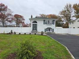 featured image of 147 Connetquot Rd