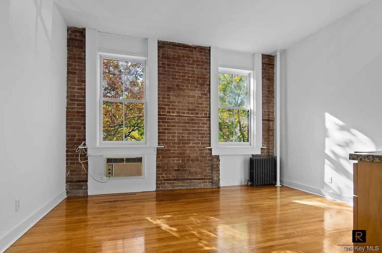 491 West 22nd Street #2F - Photo 4 of 6