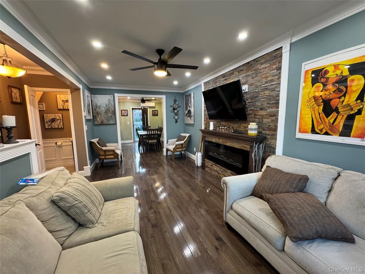 753 Clarence Ave - Photo 3 of 16