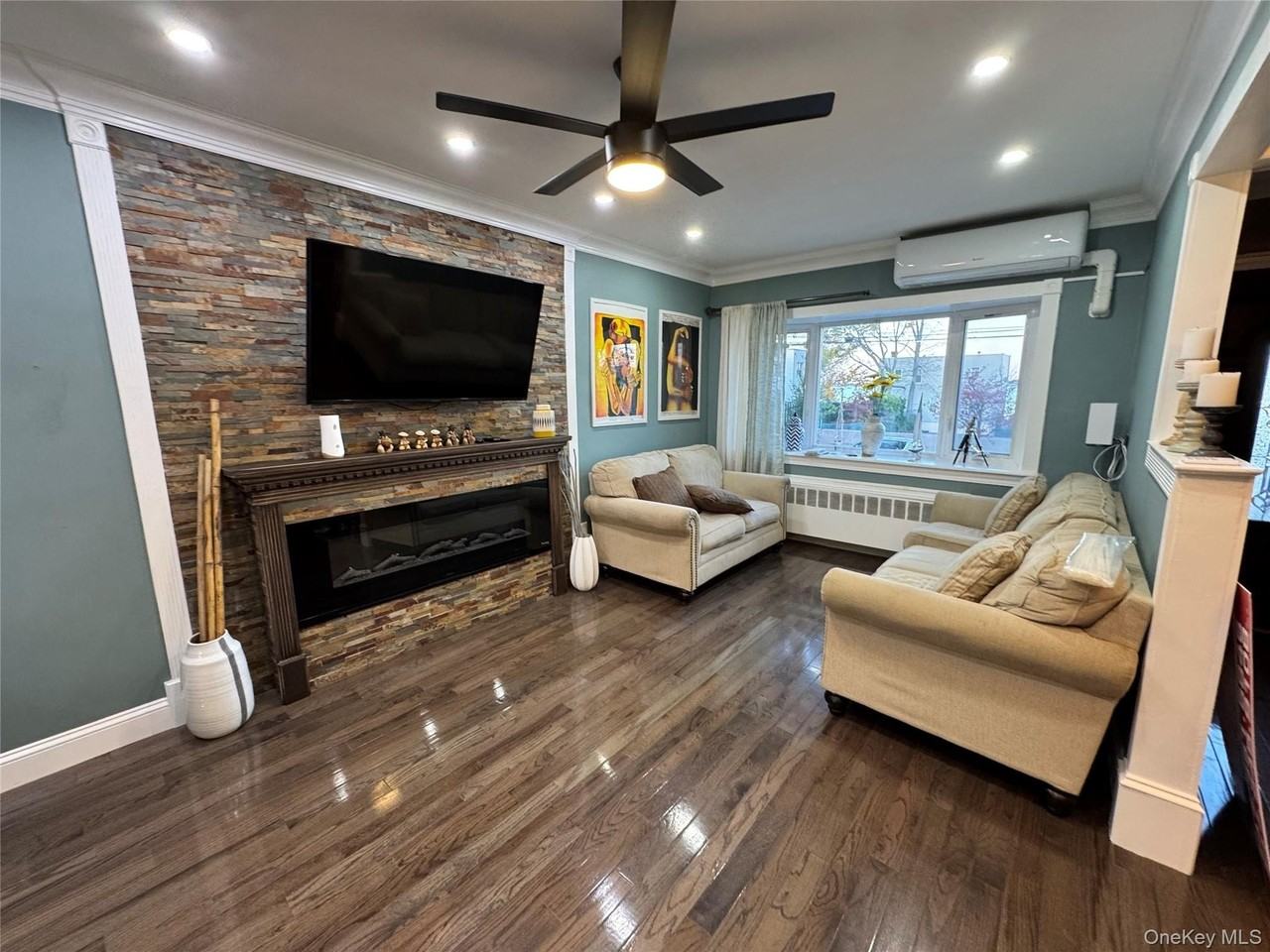 753 Clarence Ave - Photo 4 of 16