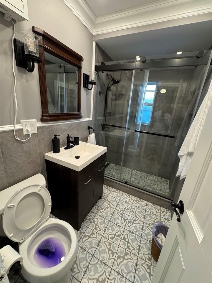 753 Clarence Ave - Photo 7 of 16