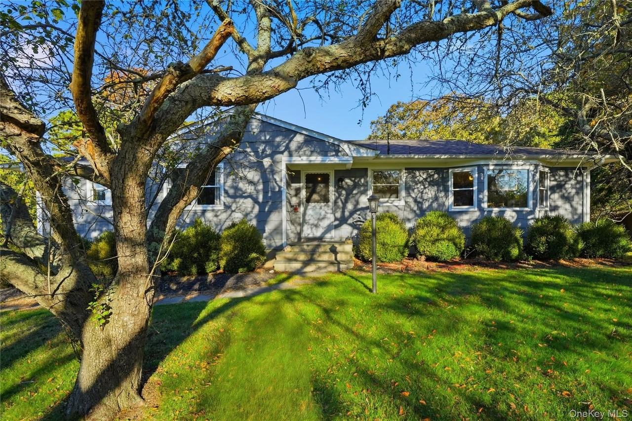 15 Club Dr - Photo 2 of 21